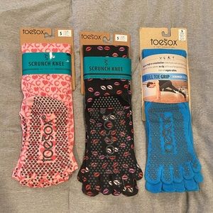 Set of 3 knee high grip socks